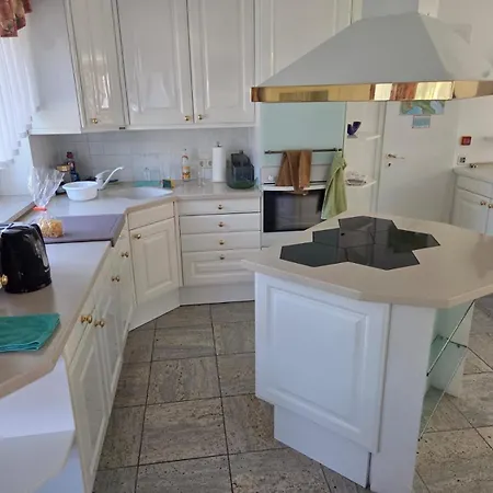 Haus Mit Grossem Garten Und Terrasse Zur Mitbenutzung بيت للعطل *