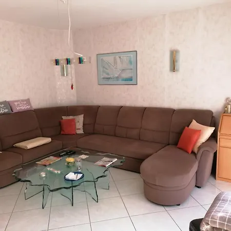Haus Mit Grossem Garten Und Terrasse Zur Mitbenutzung