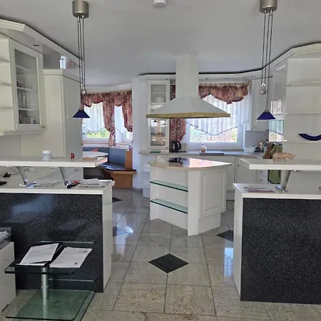 بيت للعطل Haus Mit Grossem Garten Und Terrasse Zur Mitbenutzung